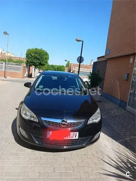Usado Opel Astra Selective 110 CV (80 kW) 2012 Negro Berlina