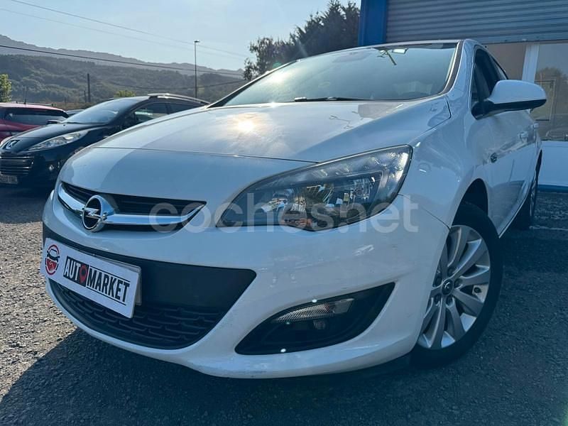 Blanco Usado 2016 Opel Astra Excellence Berlina | 8990 € (Buen precio) - Imagen 1/4