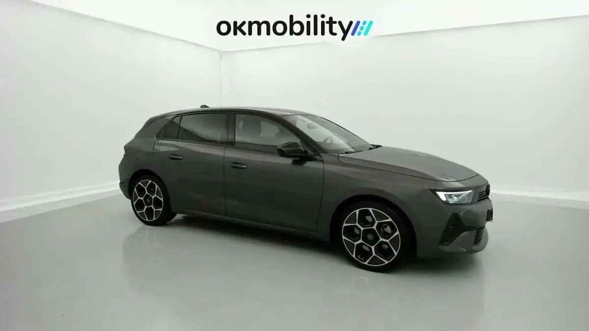 Usado Opel Astra 179 CV (131 kW) 2023 Plateado Utilitario