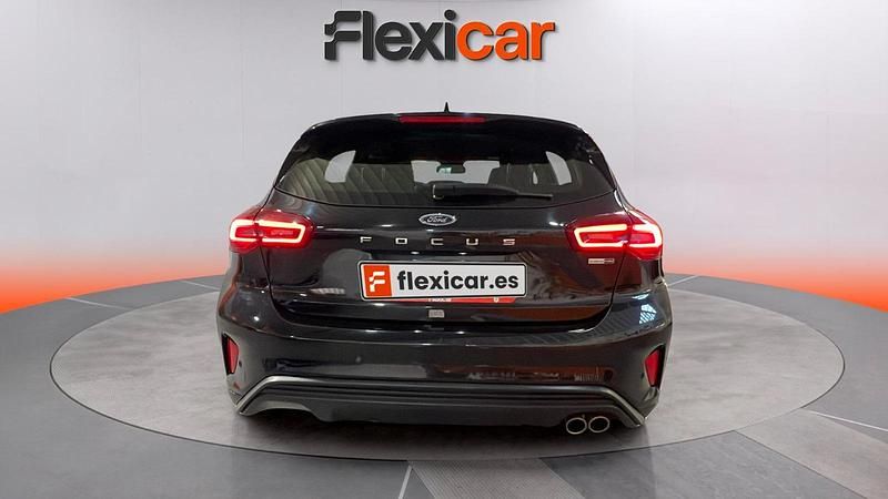 Usado Ford Focus ST-Line 125 CV (91 kW) 2023 Negro Berlina
