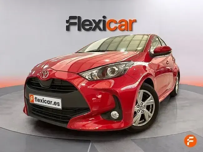 Usado Toyota Yaris Active 116 CV (85 kW) 2025 Rojo Utilitario