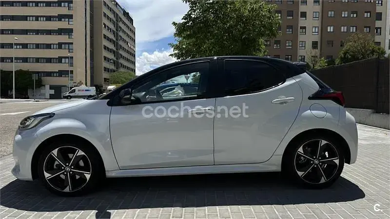 Occasion Toyota Yaris Hybrid Edition 130 PK (95 kW) 2024 Wit Sedan