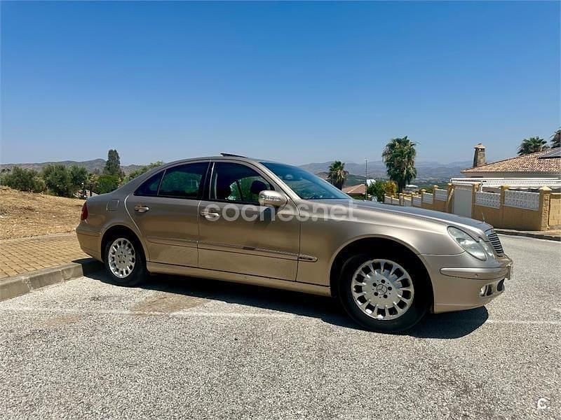 Beige Usado 2003 Mercedes E220 Classic Berlina | 5000 € (Buen precio) - Imagen 1/4