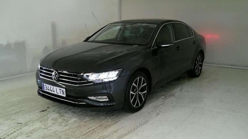 Gris Usado 2021 VW Passat Executive Berlina | 19.499 € (Precio justo) - Imagen 1/4