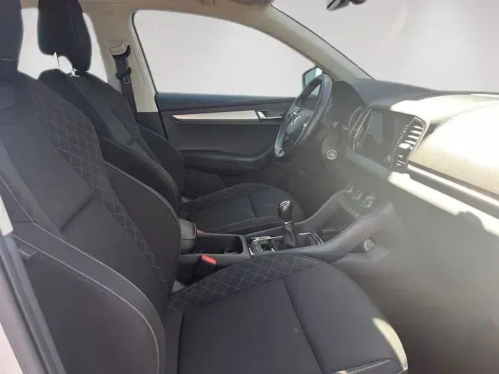Usado Skoda Karoq Ambition 110 CV (80 kW) 2021 Blanco SUV