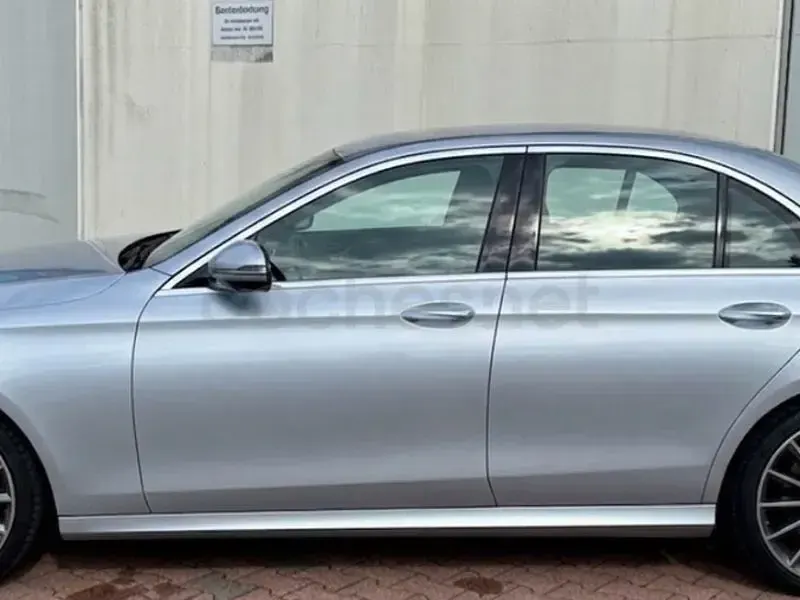 Usado Mercedes E220 194 CV (142 kW) 2017 Gris / plata Berlina