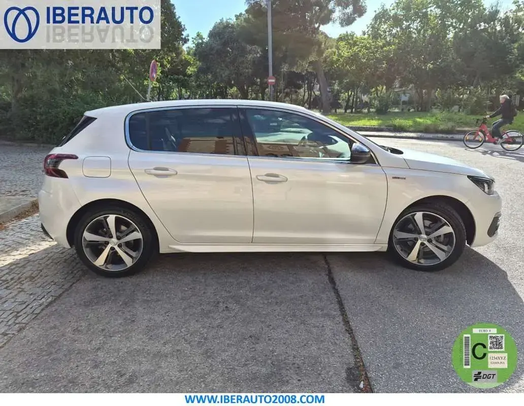 Usado Peugeot 308 SW GT 131 CV (96 kW) 2020 Blanco Familiar