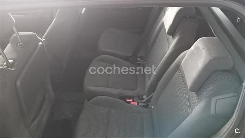 Usado Peugeot 5008 Active 150 CV (110 kW) 2011 Negro Monovolumen