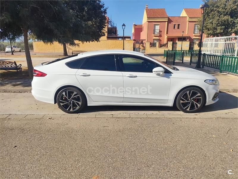 Usado Ford Mondeo Trend 120 CV (88 kW) 2019 Blanco Berlina