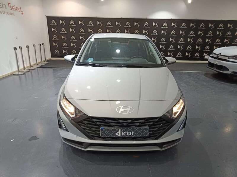 Gris Usado 2024 Hyundai i20 Utilitario | 16.900 € (Un poco caro) - Imagen 1/4