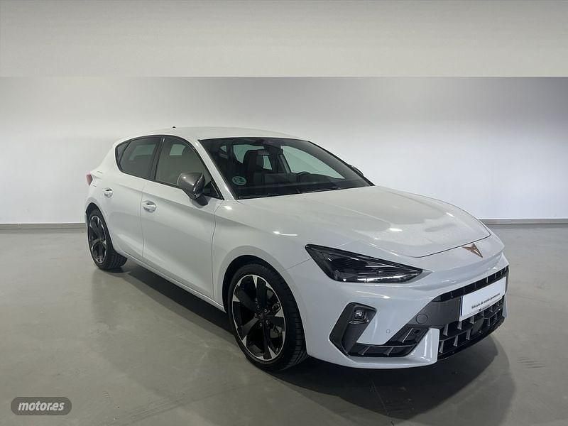 Blanco Usado 2025 Cupra Leon Berlina | 26.900 € (Buen precio) - Imagen 1/4