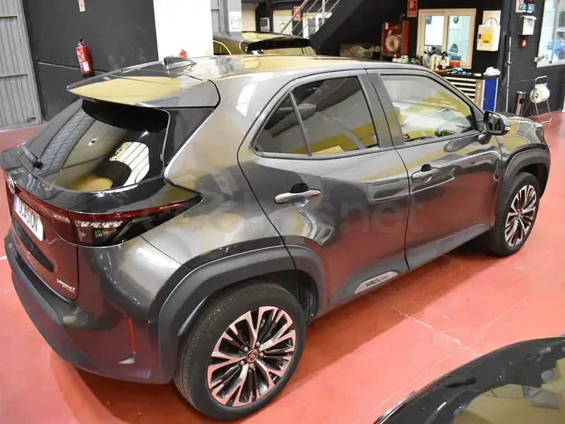 Usado Toyota Yaris Cross Style 116 CV (85 kW) 2022 Gris / plata SUV