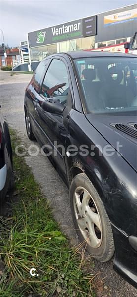 Usado Peugeot 206 90 CV (66 kW) 2002 Negro Berlina