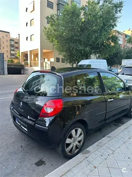 Usado Renault Clio II Expression 100 CV (73 kW) 2007 Negro Berlina