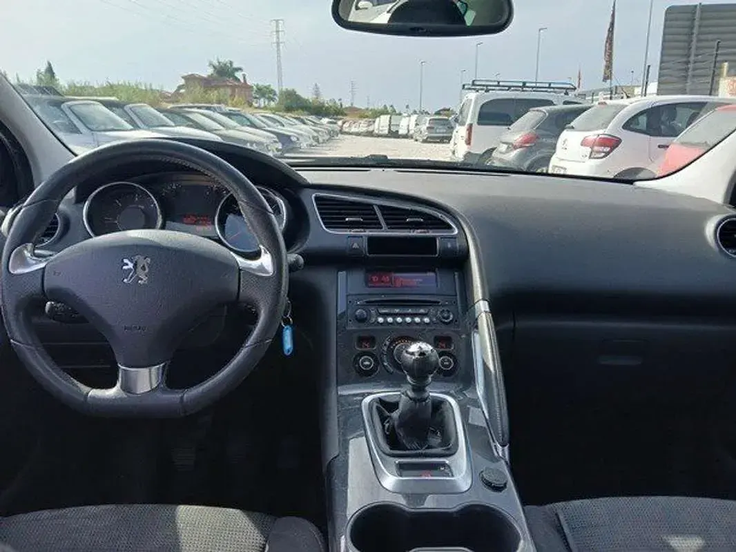 Usado Peugeot 3008 Access 115 CV (84 kW) 2013 Negro Familiar