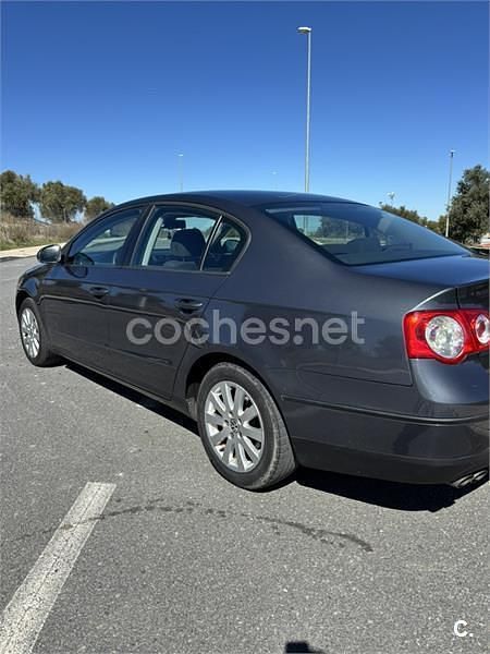 Usado VW Passat Edition 110 CV (80 kW) 2010 Gris / plata Berlina
