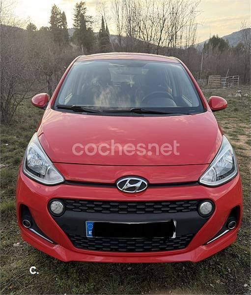 Usado Hyundai i10 66 CV (48 kW) 2019 Rojo Utilitario