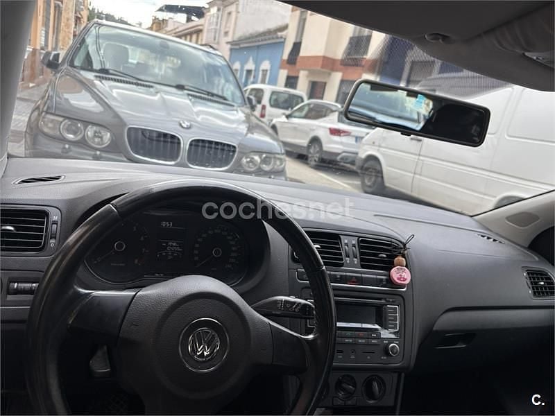 Usado VW Polo Advance 70 CV (51 kW) 2014 Gris / plata Berlina