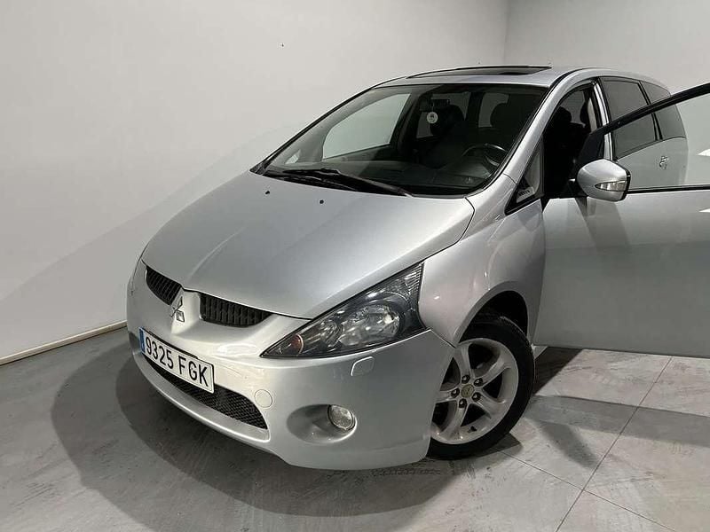 Usado Mitsubishi Grandis Intense 136 CV (100 kW) 2006 Plateado Monovolumen