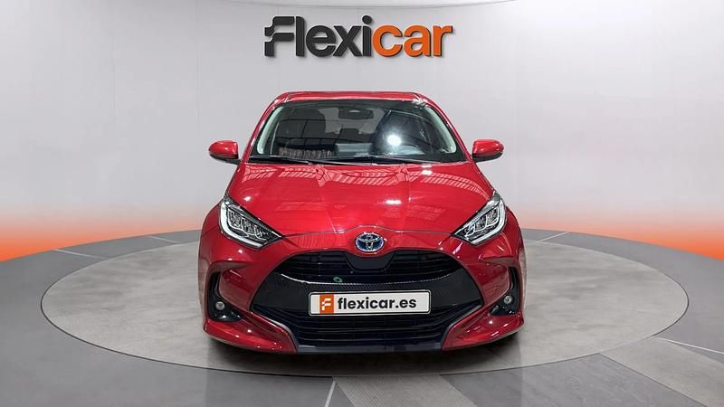 Usado Toyota Yaris Hybrid Active 116 CV (85 kW) 2023 Rojo Utilitario
