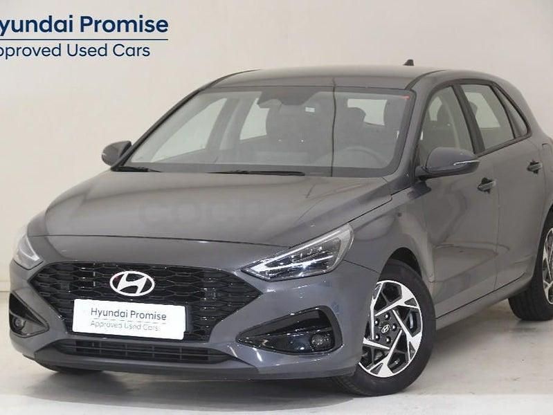 Usado Hyundai i30 120 CV (88 kW) 2024 Gris / plata Berlina