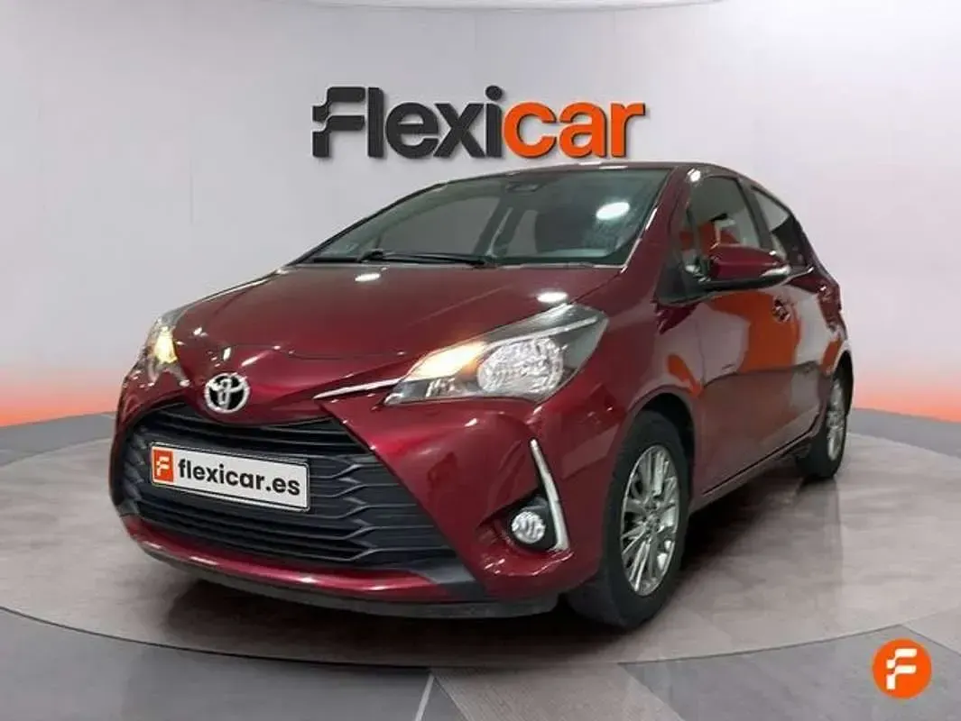 Usado Toyota Yaris Active 69 CV (50 kW) 2019 Rojo Utilitario