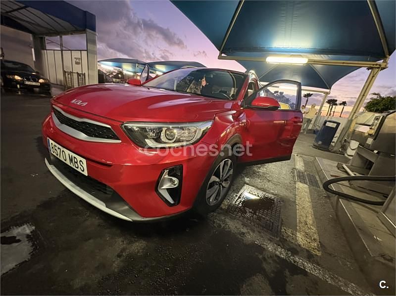 Usado Kia Stonic 84 CV (61 kW) 2022 Rojo SUV