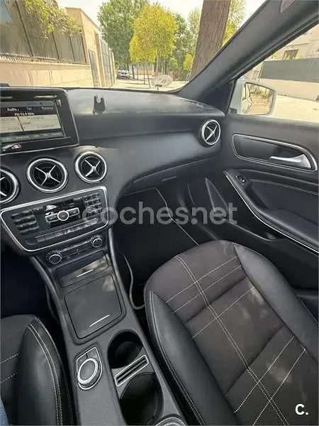 Usado Mercedes A180 Urban 109 CV (80 kW) 2015 Blanco Utilitario