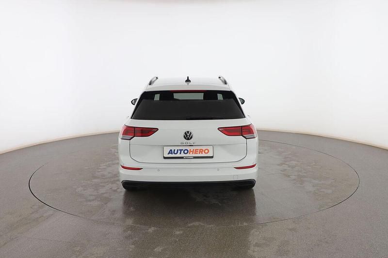 Usado VW Golf VIII Life 116 CV (85 kW) 2023 Blanco Familiar