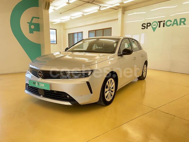 Gris / plata Usado 2023 Opel Astra Edition Berlina | 17.400 € (Precio justo) - Imagen 1/4