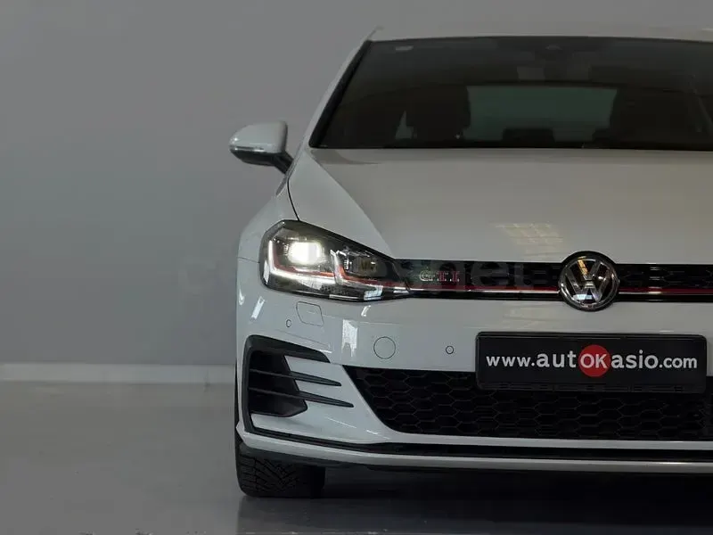 Usado VW Golf VIII GTI 245 CV (180 kW) 2020 Blanco Berlina