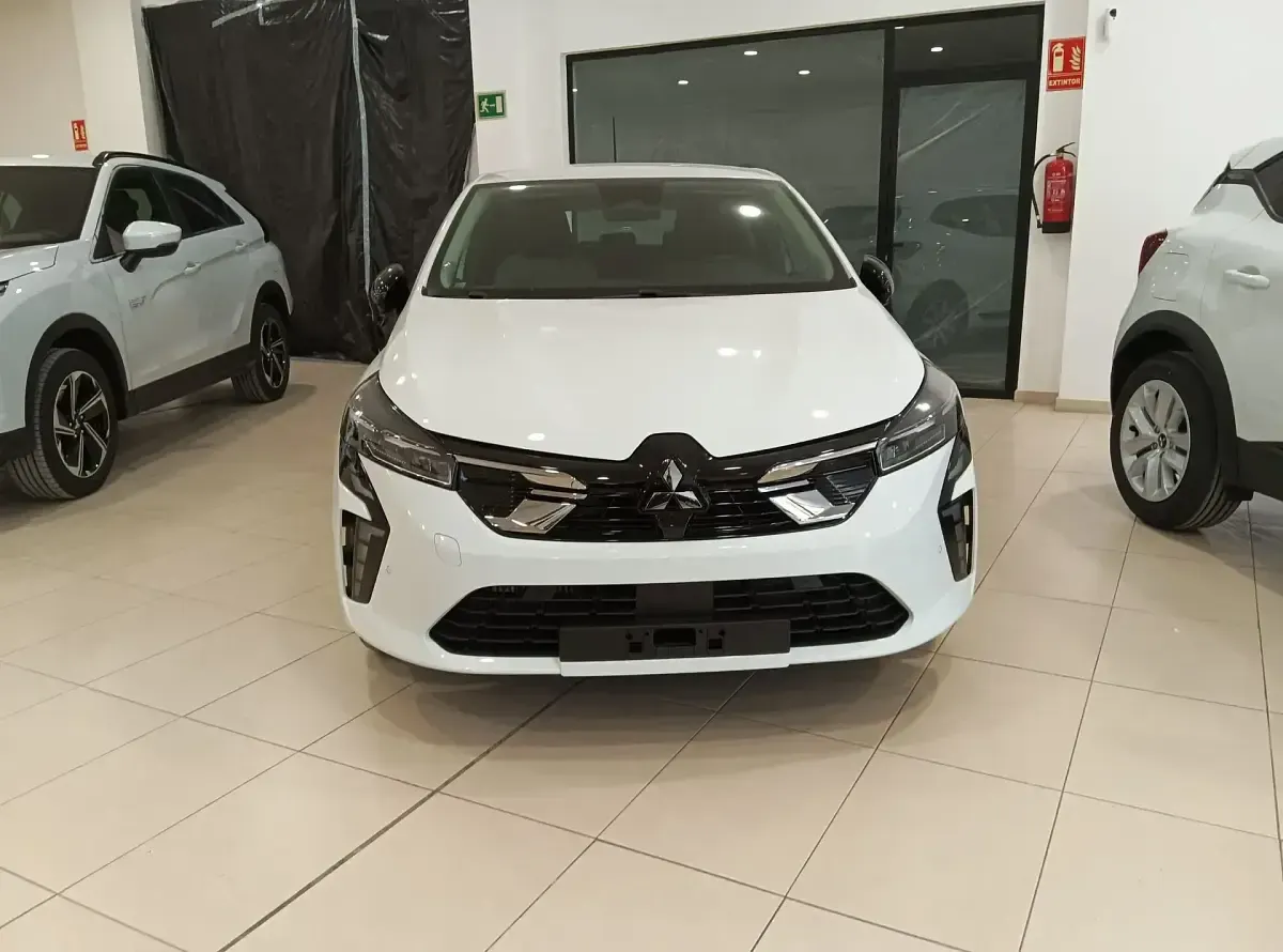 Nuevo Mitsubishi Colt Motion 100 CV (73 kW) 2025 Blanco Berlina