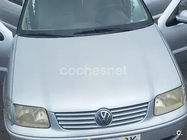 Usado VW Polo Highline 75 CV (55 kW) 2001 Gris / plata Berlina