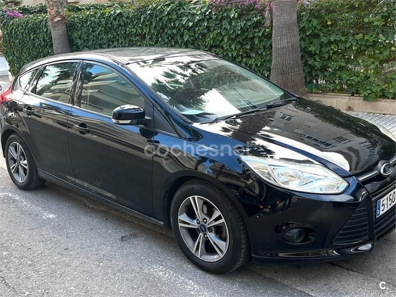 Usado Ford Focus Trend 125 CV (91 kW) 2014 Negro Berlina