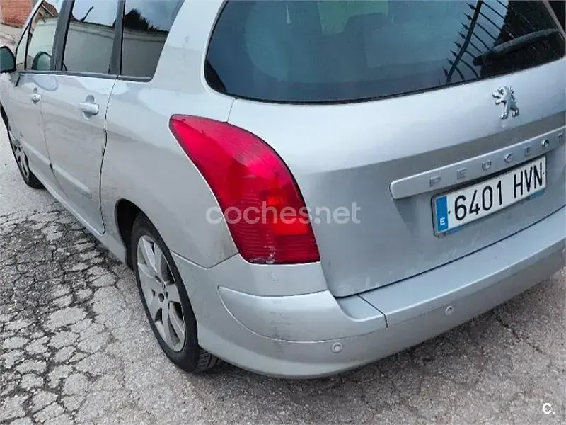Usado Peugeot 308 SW Access 112 CV (82 kW) 2011 Gris / plata Familiar