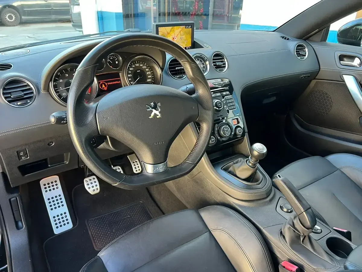 Usado Peugeot RCZ 200 CV (147 kW) 2011 Negro Coupe