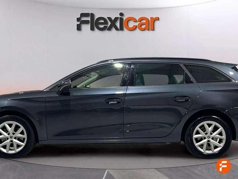 Usado Seat Leon Style 110 CV (80 kW) 2023 Gris Utilitario