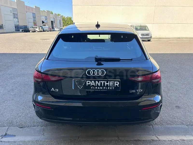 Usado Audi A3 150 CV (110 kW) 2021 Negro Berlina