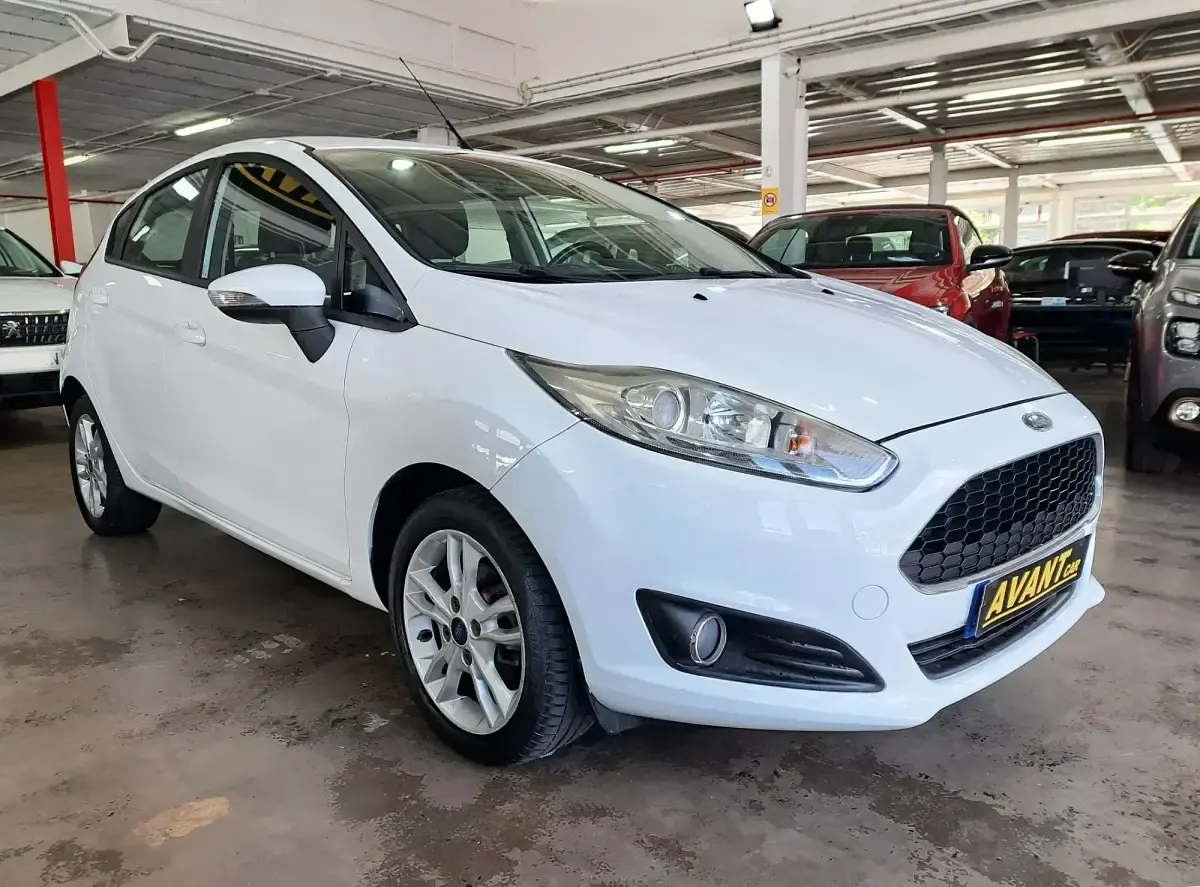 Usado Ford Fiesta Trend 75 HP (55 kW) 2016 Branco Sedan
