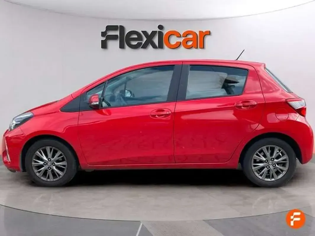 Usado Toyota Yaris Active 69 CV (50 kW) 2018 Rojo Utilitario