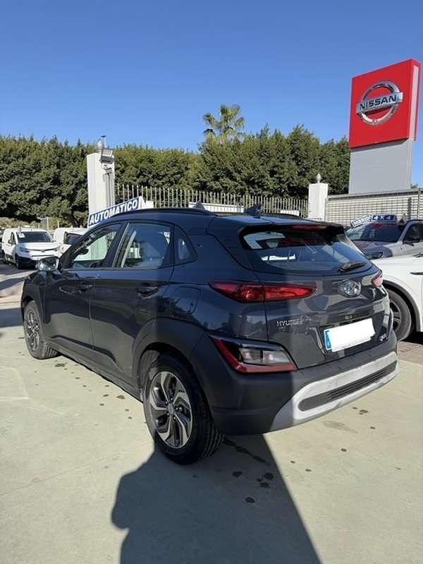 Usado Hyundai Kona 141 CV (103 kW) 2022 Gris SUV