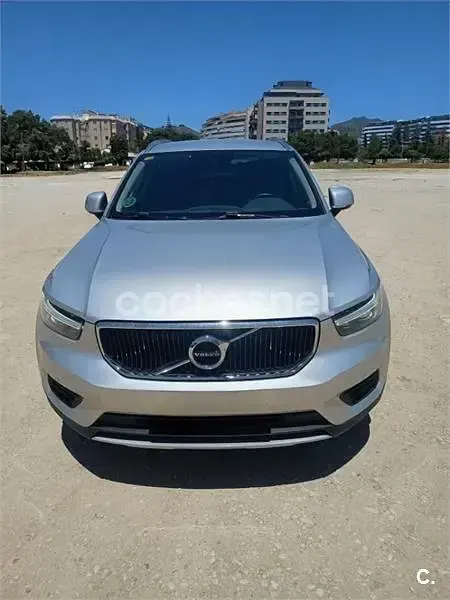 Usado Volvo XC40 Momentum 156 CV (114 kW) 2018 Gris / plata SUV