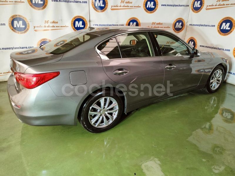 Usado Infiniti Q50 170 CV (125 kW) 2017 Gris / plata Berlina