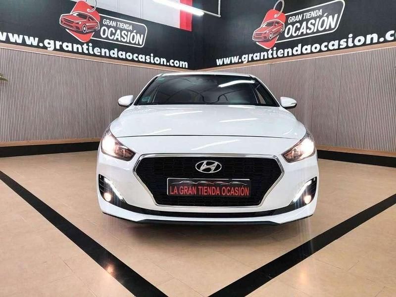 Usado Hyundai i30 95 CV (69 kW) 2019 Blanco Berlina
