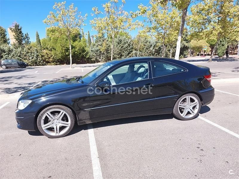 Negro Usado 2008 Mercedes 220 Berlina | 7500 € (Precio justo) - Imagen 1/4