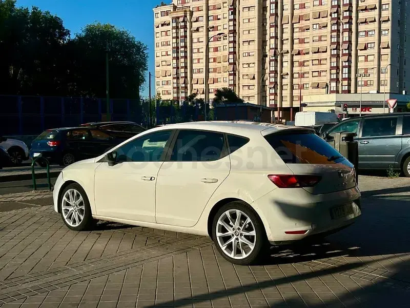 Usado Seat Leon Style 110 CV (80 kW) 2015 Blanco Berlina