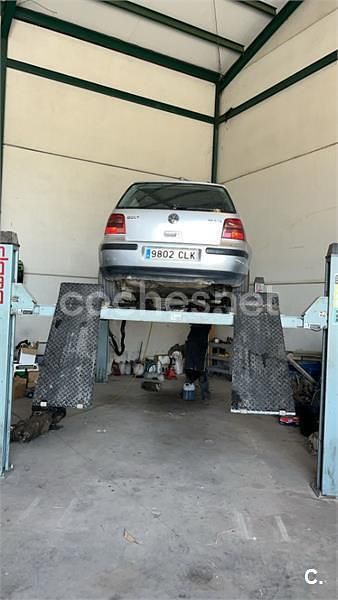 Usado VW Golf IV Highline 115 CV (84 kW) 2002 Gris / plata Berlina