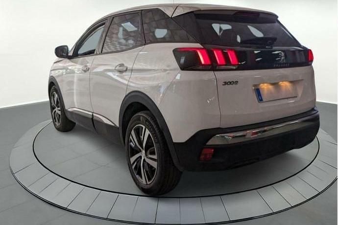 Usado Peugeot 3008 Allure 130 CV (95 kW) 2020