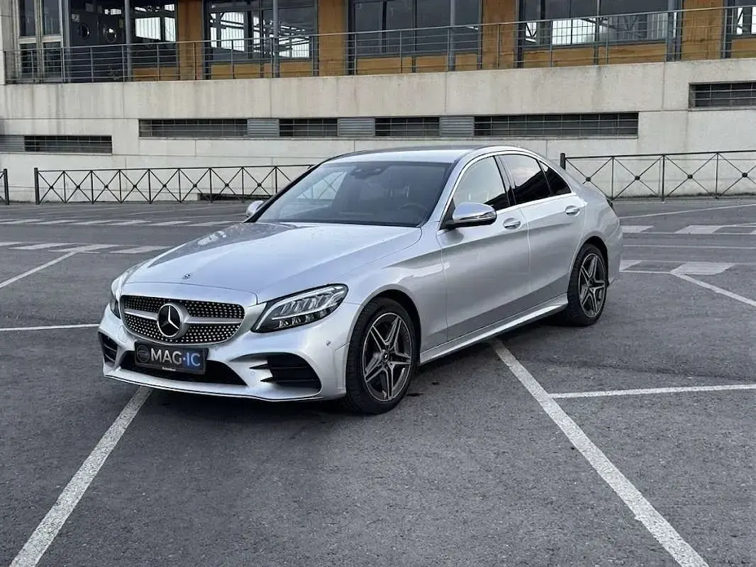 Usado Mercedes C300e 306 CV (225 kW) 2020 Plateado Berlina
