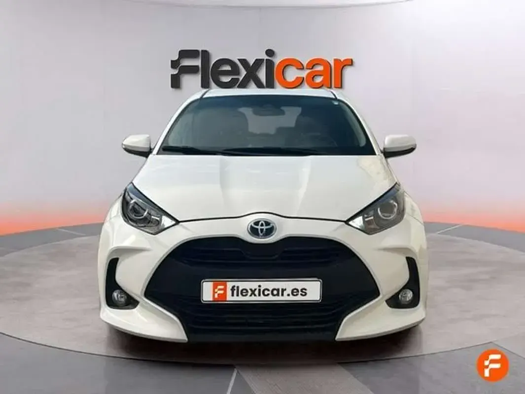 Usado Toyota Yaris Business Edition 116 CV (85 kW) 2022 Blanco Utilitario